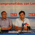 Gerardo Álvarez junto a Tino Rodríguez durante su comparecencia para hablar del carbón.
