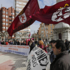 La concentración se celebró a última hora de la mañana frente a la sede de la Subdelegación