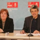 Ana Luisa Durán y Miguel Martínez, en la nueva sede del PSOE, valoraron el primer año del gobierno