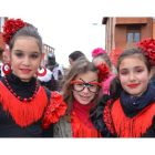 Los vecinos de Santa María del Páramo se vuelcan en la celebración del Carnaval.