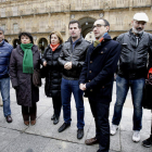 Tudanca, ayer, rodeado de dirigentes del PSOE en su visita a Salamanca.