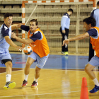 El Ademar entrenará en doble sesión hasta mañana miércoles. FERNANDO OTERO