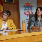 La concejala de Hacienda, María Ángeles González, y la alcaldesa de San Andrés, Ana Fernández Caurel. RAMIRO