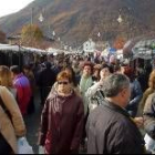 La avenida del Bierzo se llenó de puestos comerciales que vendían todo tipo de productos