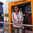 Basi Ramal, madre de Dani Pedrosa, en la puerta del hospitality de Repsol en Montmeló