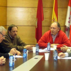 Moreno, Fierro, Rodríguez, Eduardo Fernández y Velasco tapado por Marcos Martínez, ayer en León.