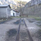 La antigua vía minera de Hulleras de Sabero a su paso por Vegamediana.