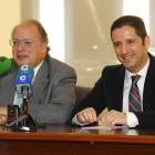 Eduardo Fernández y Pedro Rancho, ayer en el Centro Cultural de La Bañeza.