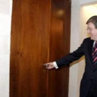 Fernández Santiago es el presidente de las Cortes.