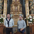 Javier Alonso Fernández y Pedro antonio Andrés García, ante su última restauración. DL