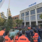 Concentración de trabajadores de Iveco tras el suicidio de su compañera.