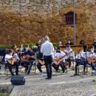 Imagen de una actuación de la Big Band coyantina, surgida de la Escuela de Música, a los pies del castillo de Valencia de Don Juan. SALAGRE