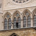 Un francotirador en la Catedral de León. X