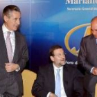 El presidente de Caja madrid, Miguel Blesa, Mariano Rajoy, y el presidente del SCH, Emilio Botín