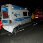 Las ambulancias no pudieron acceder hasta el lugar del accidente por lo escarpado del terreno
