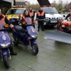 Voluntarios de retén junto a los vehículos del servicio