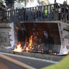 Sectores independentistas queman una imagen de Pere Aragonés. QUIQUE GARCÍA