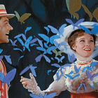 Fotograma de 'Mary Poppins', con Julie Andrews y Dyck van Dyke.