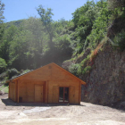Centro social construido por la pedanía de Yebra (Benuza).
