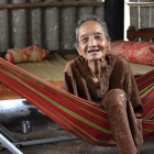 Nguyen Thi Tru, postrada en una hamaca de su casa en un suburbio rural de Ho Chi Minh, la antigua Saigón.