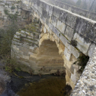 El Puente Canto, en Sahagún, se encuentra en avanzado estado de deterioro. ACACIO