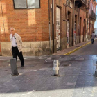 Los adoquines en varias calles están sueltos o rotos. DL