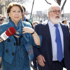 Álvarez y el ministro Arias Cañete, a la salida ayer de la sede ministerial de Agricultura.
