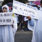 Unos 15.000 guatemaltecos se manifestaron en las calles para expresar su rechazo al aborto y apoyar la familia “natural”, en una marcha que la denominaron Guate por la vida y la familia.