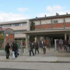 Entrada del instituto Álvaro Yáñez de Bembibre, a media mañana de ayer.