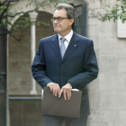 El presidente de la Generalitat vuelve a convocar a los partidos favorables a la consulta.