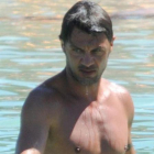 Paolo Maldini presume de forma física en las playas de Eivissa.