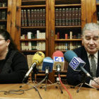 Amelia y Antonio Gamoneda, hija y padre, ambos dedicados a la creación literaria, aunque practican géneros diferentes.