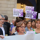 Concentración contra la violencia machista delante del Ayuntamiento de Barcelona.