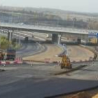 La foto muestra los trabajos en el gran intercambiador con las autopistas A-12 y la A-66 en Valverde