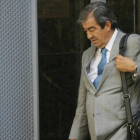 Alvarez Cascos sale de declarar en la Audiencia Nacional.