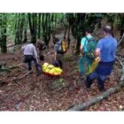 Hasta siete personas participaron en las tareas de rescate del cuerpo sin vida del joven pontevedrés