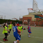 Uno de los partidos de baloncesto celebrados ayer. MEDINA