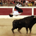 La plaza de toros coyantina acogerá mañana una exhibición de recortadores.