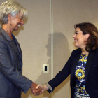 Lagarde saluda a Sáenz de Santamaría, ayer, en Washington.