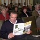 Público que asistió a la conferencia en Benavides de Órbigo