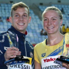 Caeleb Dressel y Sarah Sjöström, con los trofeos de mejores nadadores de los Mundiales.