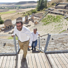 García del Blanco, ayer durante su visita a Clunia, situada en Peñalba de Castro (Burgos)