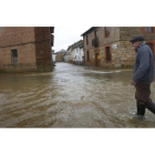 El agua inunda las calles de Vega de Magaz