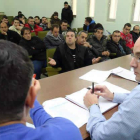 El administrador concursal de Alto Bierzo explicó ayer en Bembibre a los trabajadores la situación de la empresa.