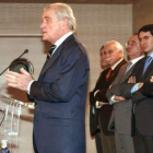 Ramón Calderón, en una de sus últimas comparecencias, junto a varios integrantes de su junta directi
