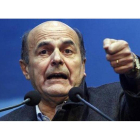 Bersani habla en un mitin en el centro de Milán, el 17 de febrero.