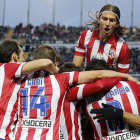 Los jugadores del Atlético celebran uno de los goles contra el Elche.