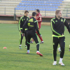 La expedición de la selección española a su llegada a León en la estación de Renfe y después en la sesión de entrenamiento en el Área de Puente Castro.