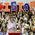 Hillary Clinton se proclama vencedora de las primarias demócratas en EEUU, en Nueva York, este martes.