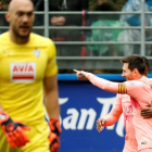 Messi celebra en Ipurúa su primer gol ayer ante el Eibar. JUAN HERRERO